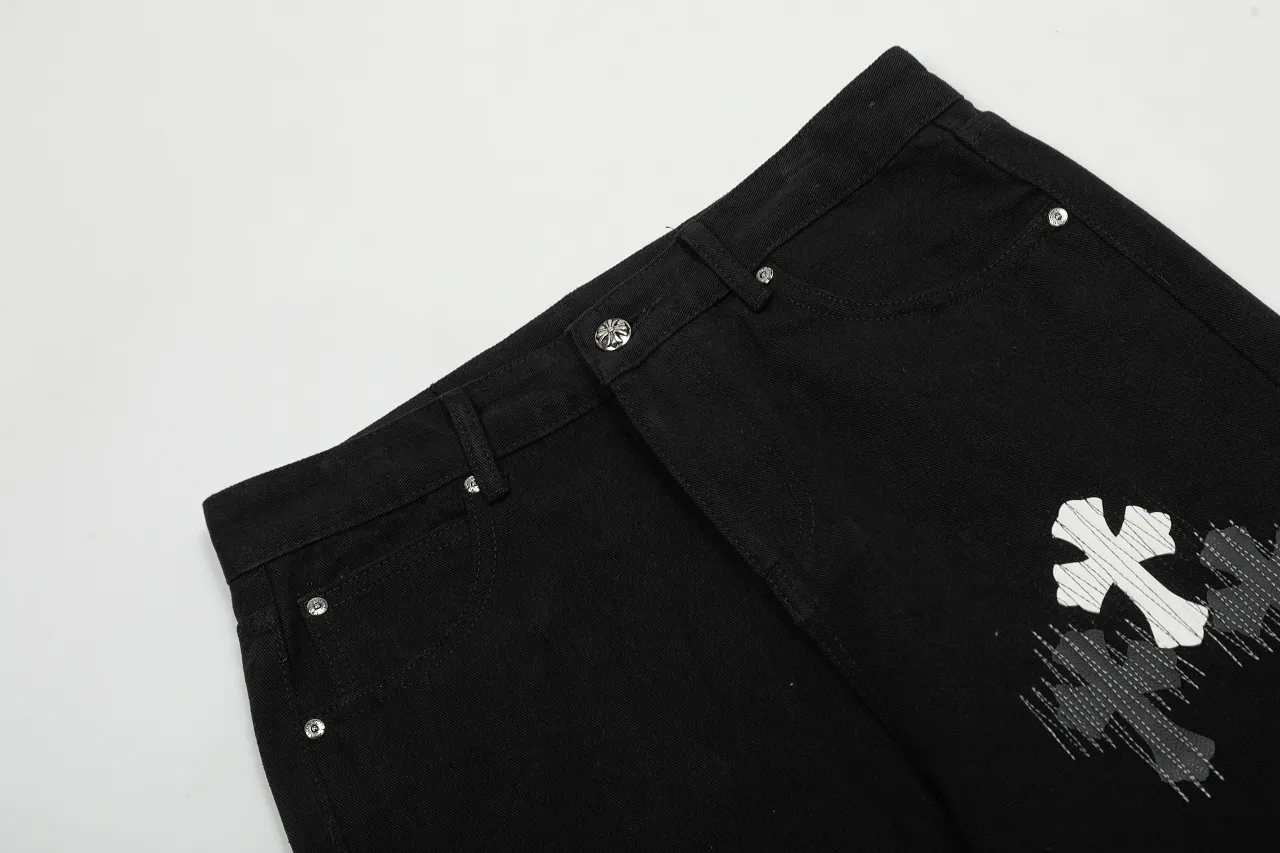 KE978#P240 The only correct leather label version on the market Chrome Hearts CH Cross embroidery distressed jeans Top ceiling quality 100% correct version The correct version is here!  Believe me this must be the best quality you will ever come across! ! Excellent value for money! !  Styles with different washes and textures are very friendly to people with thin legs and thick legs. The straight version is very flattering to the shape of the legs. The moderate length is timeless and easy to match. It is the basis of various styles and a must-have in the wardrobe! ! Add a little stacking to easily control this year's popular clean fit fabric. The fabric is stiff but the upper body is soft without losing texture. The sides and cuffs of some styles have a bone-wash effect. It's really hard not to love it! The outfit effect is immediate! ✅Correctly customize the Croxin metal leather label on the back panel. It is not sold directly with the cross on the finished jeans. 1:1 copying strives for excellence and the details are perfectly grasped. ✅The cross leather label is clear and smooth. Exquisite turning top craftsmanship. ✅Buttons, zippers and hardware are all customized versions of the Croxin LOGO. ✅High-cost washing process. Size: 28 30 32 34 36 (5 sizes)